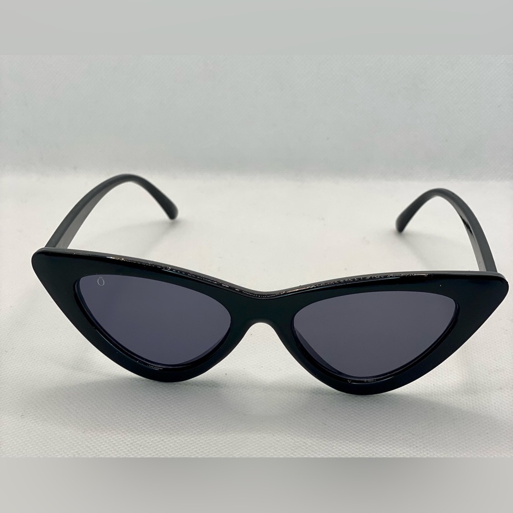 Ōvica Sunglass - Picture 2 of 11